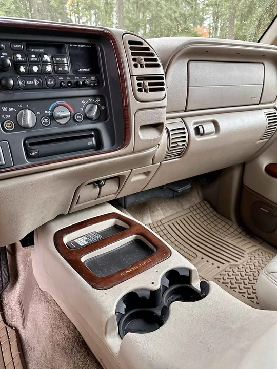 2000 Cadillac Escalade 1st Gen - Image 8 of 9