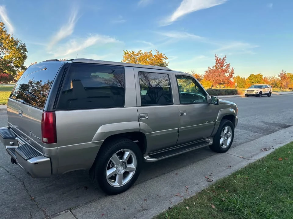 2000 Cadillac Escalade 1st Gen - Image 3 of 7