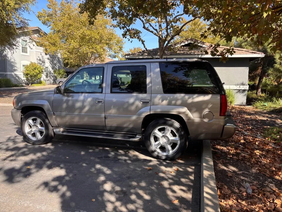 2000 Cadillac Escalade 1st Gen - Image 4 of 6