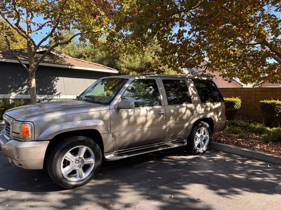 2000 Cadillac Escalade 1st Gen - Image 2 of 6
