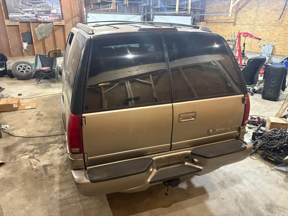 2000 Cadillac Escalade 1st Gen - Image 3 of 11