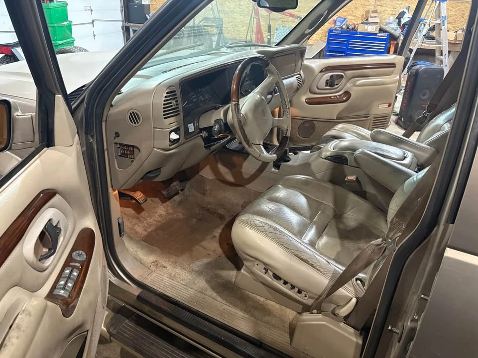 2000 Cadillac Escalade 1st Gen - Image 4 of 11