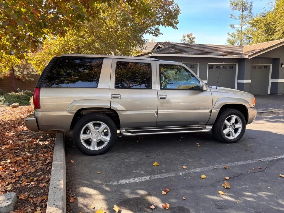 2000 Cadillac Escalade 1st Gen - Image 3 of 6