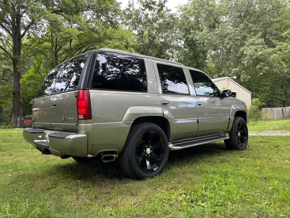 2000 Cadillac Escalade 1st Gen - Image 11 of 17