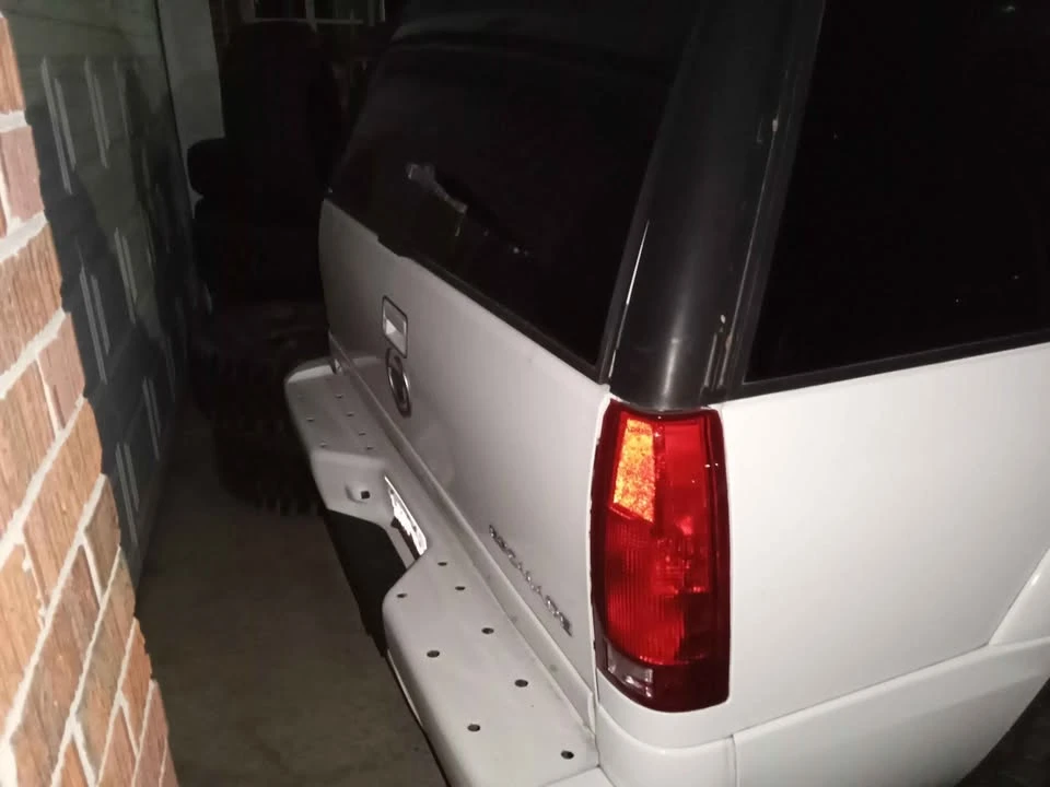 2000 Cadillac Escalade 1st Gen - Image 6 of 7