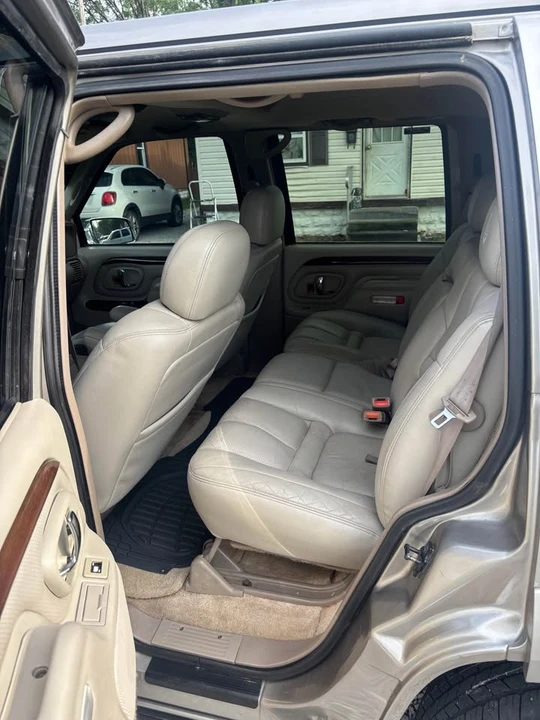 2000 Cadillac Escalade 1st Gen - Image 15 of 17