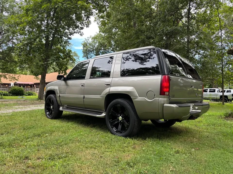 2000 Cadillac Escalade 1st Gen - Image 8 of 17