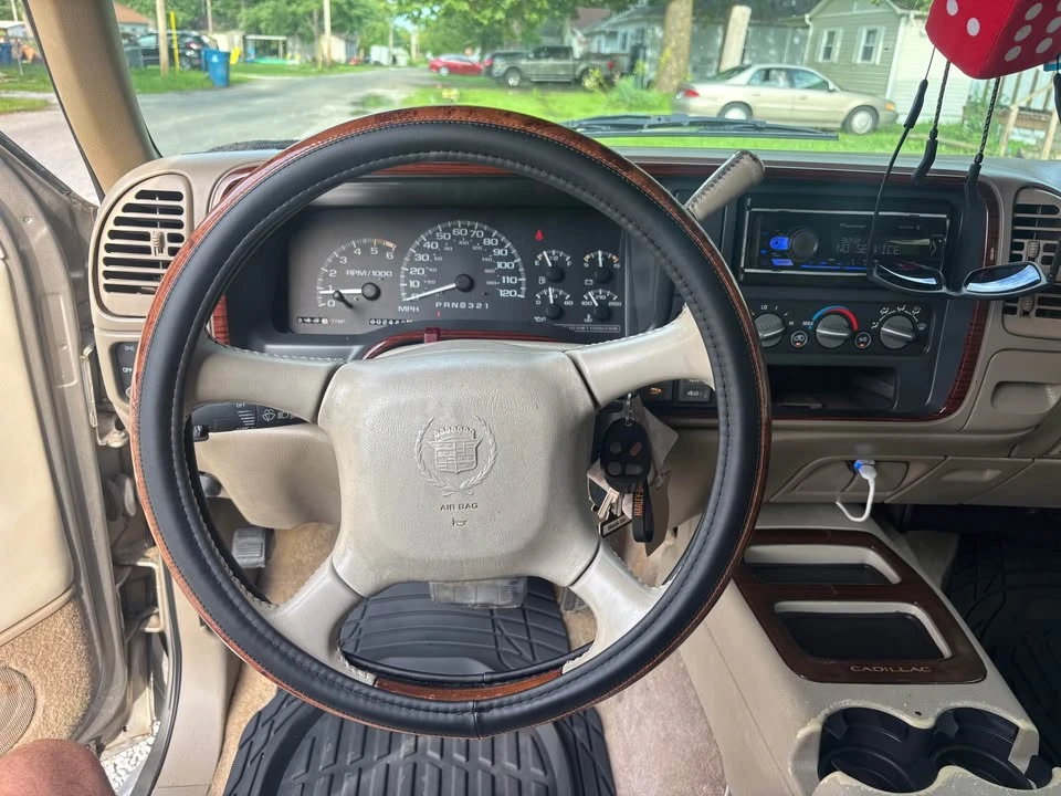 2000 Cadillac Escalade 1st Gen - Image 17 of 17