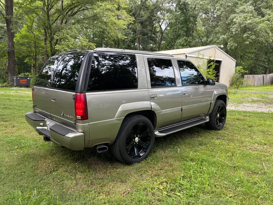 2000 Cadillac Escalade 1st Gen - Image 9 of 17