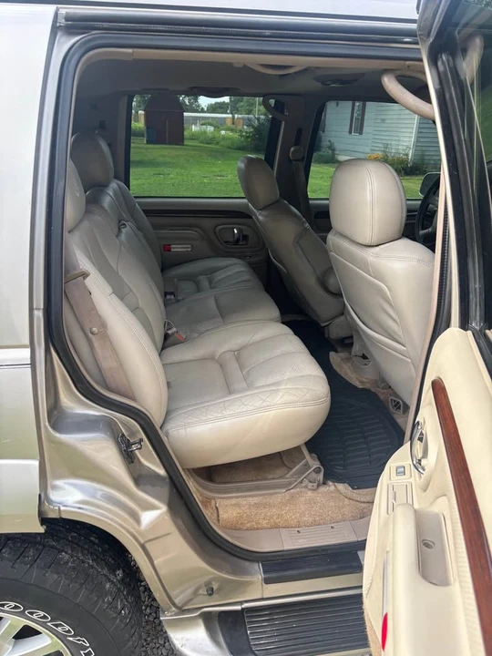 2000 Cadillac Escalade 1st Gen - Image 16 of 17