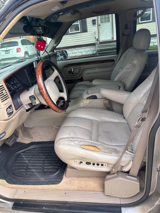 2000 Cadillac Escalade 1st Gen - Image 12 of 17