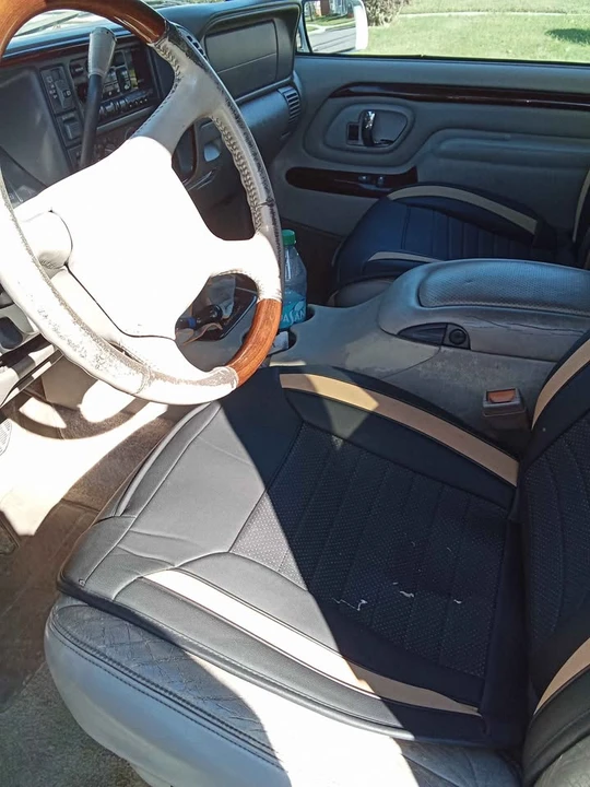 2000 Cadillac Escalade 1st Gen - Image 5 of 7
