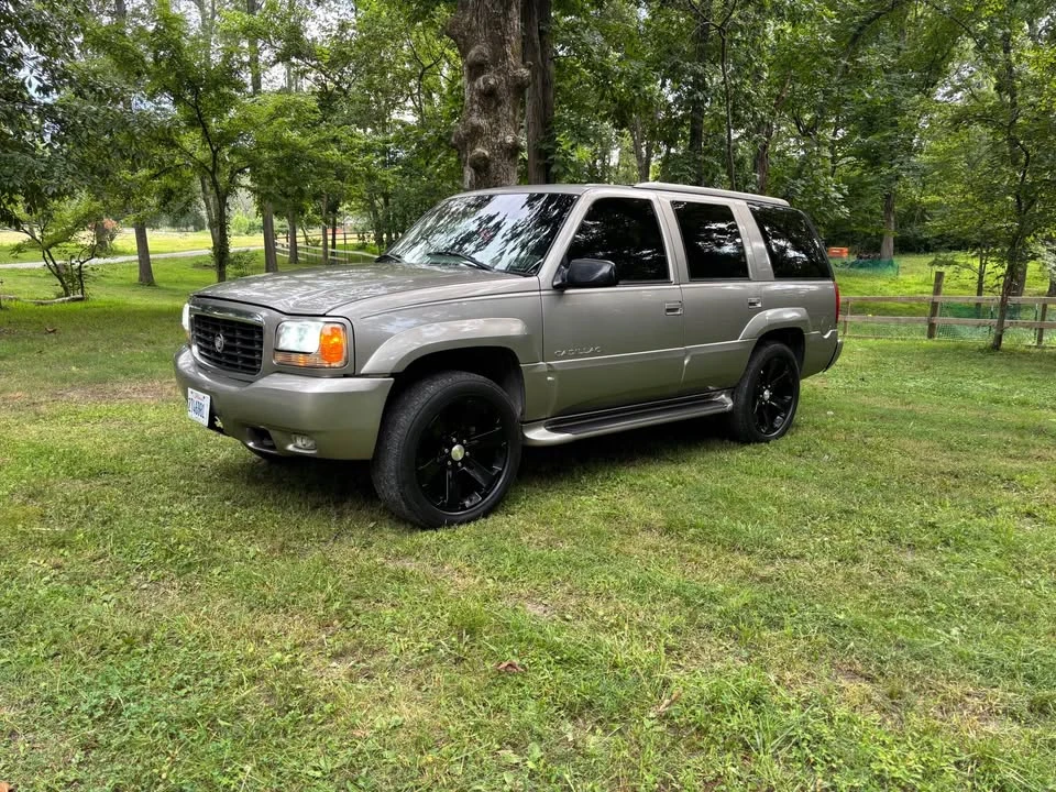 2000 Cadillac Escalade 1st Gen - Image 4 of 17