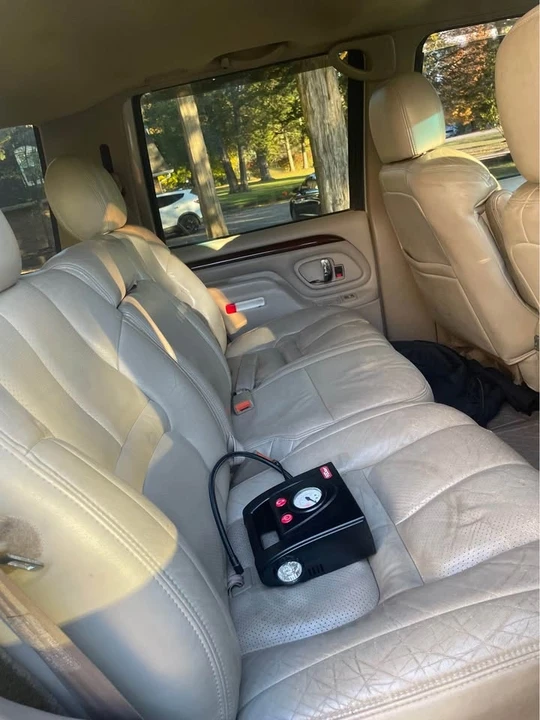 2000 Cadillac Escalade 1st Gen - Image 5 of 6