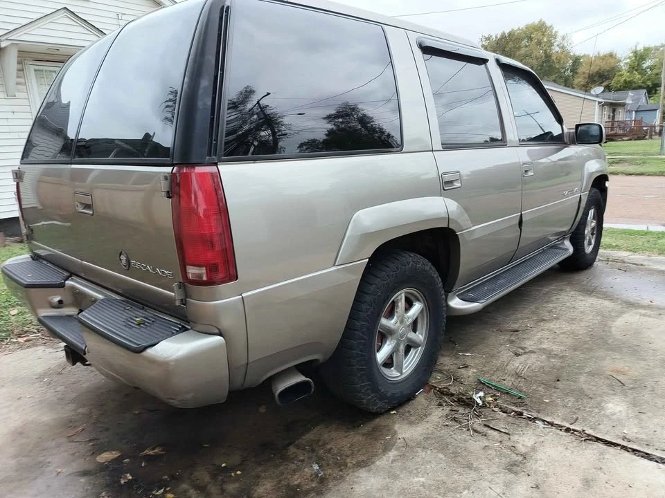 2000 Cadillac Escalade 1st Gen - Image 3 of 7