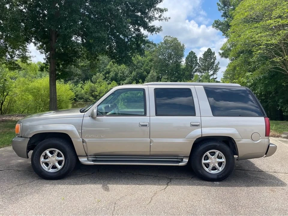 2000 Cadillac Escalade 1st Gen - Image 3 of 6
