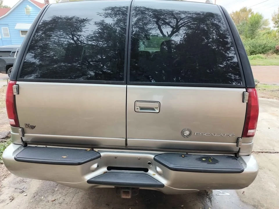 2000 Cadillac Escalade 1st Gen - Image 4 of 7