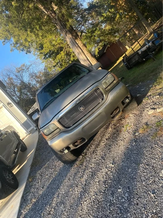 2000 Cadillac Escalade 1st Gen - Image 3 of 6