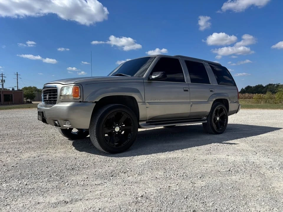 2000 Cadillac Escalade 1st Gen - Image 3 of 18