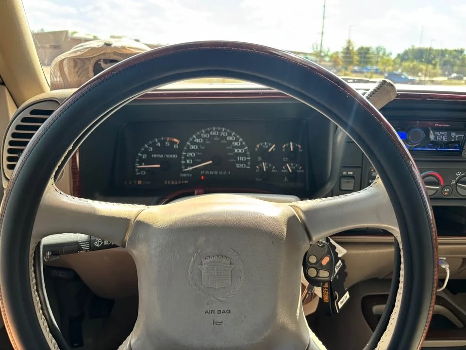 2000 Cadillac Escalade 1st Gen - Image 16 of 18