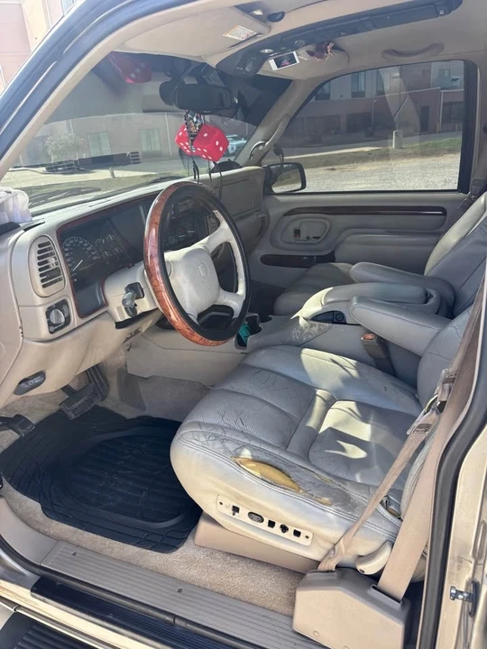 2000 Cadillac Escalade 1st Gen - Image 13 of 18