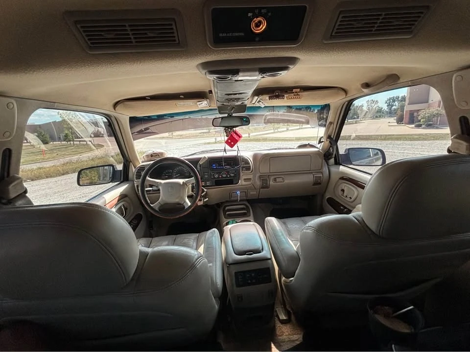 2000 Cadillac Escalade 1st Gen - Image 17 of 18