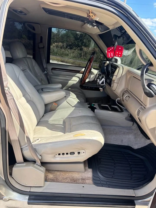 2000 Cadillac Escalade 1st Gen - Image 14 of 18