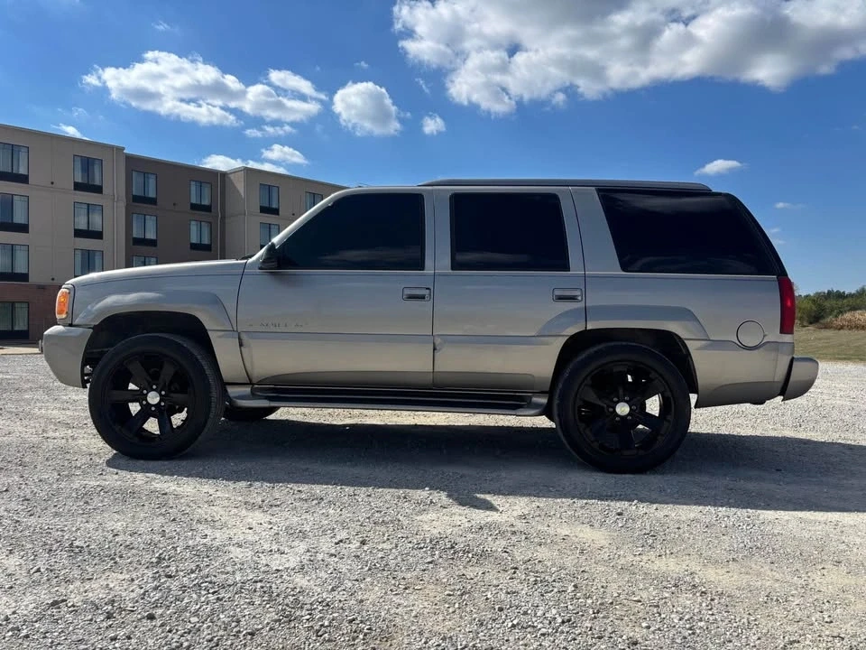 2000 Cadillac Escalade 1st Gen - Image 9 of 18