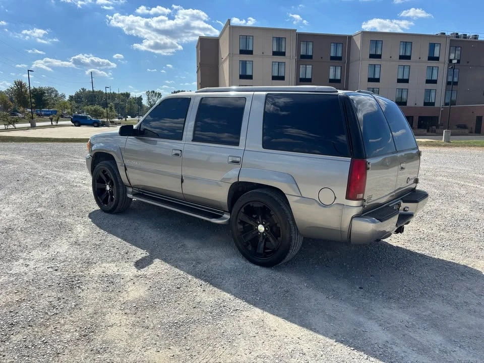 2000 Cadillac Escalade 1st Gen - Image 11 of 18