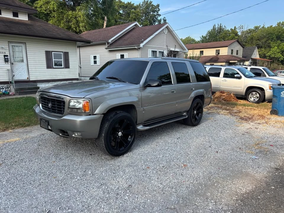 2000 Cadillac Escalade 1st Gen - Image 13 of 17