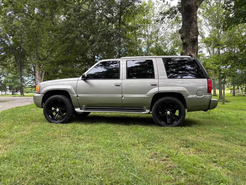 2000 Cadillac Escalade 1st Gen - Image 14 of 17