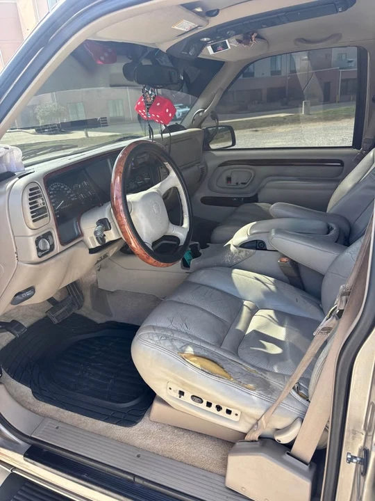 2000 Cadillac Escalade 1st Gen - Image 9 of 17