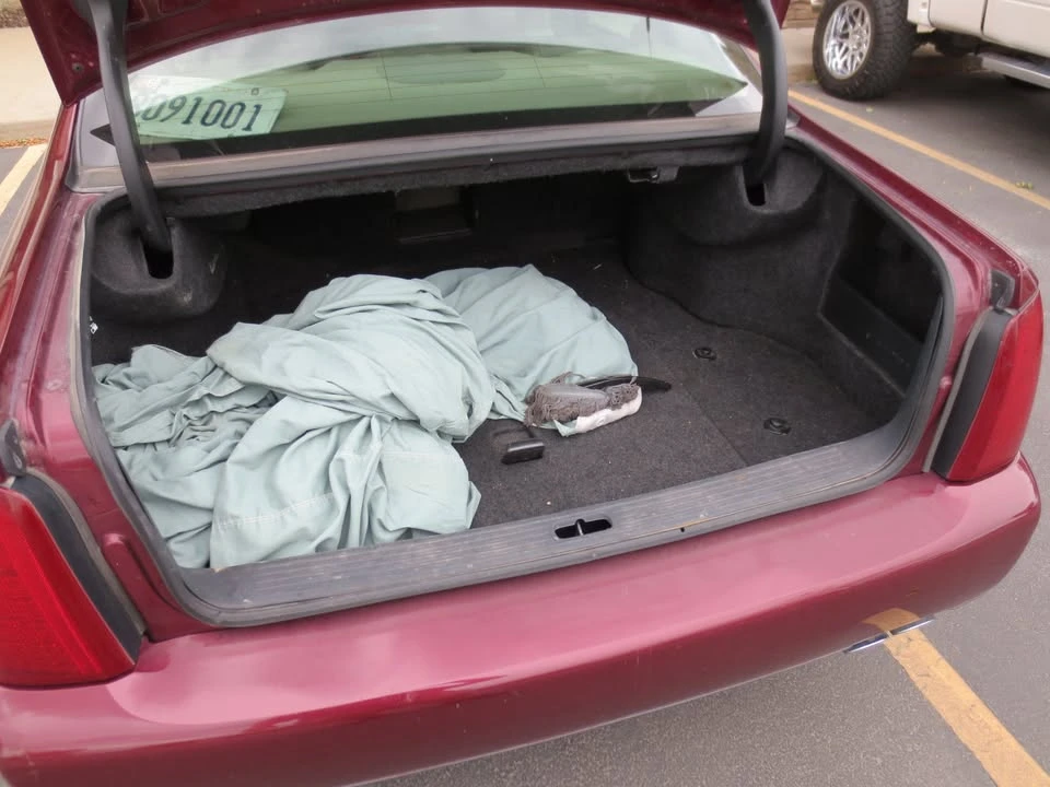 2000 Cadillac DeVille 8th Gen - Image 9 of 12