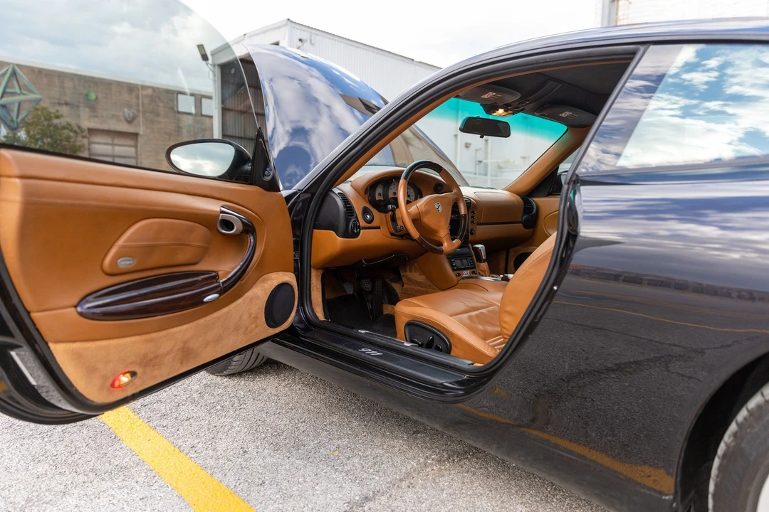 2000 Porsche 996 Carrera 4 - Image 8 of 14