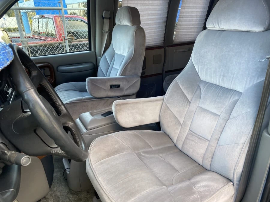 2000 Chevrolet Express - Image 4 of 21