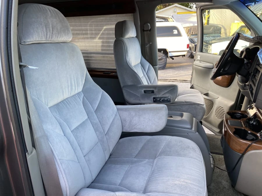 2000 Chevrolet Express - Image 8 of 21