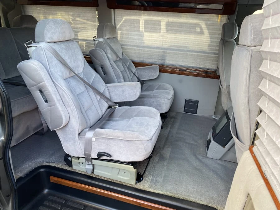 2000 Chevrolet Express - Image 9 of 21
