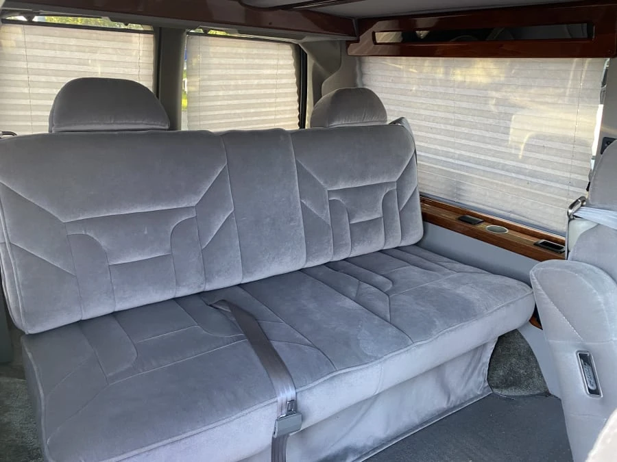 2000 Chevrolet Express - Image 10 of 21