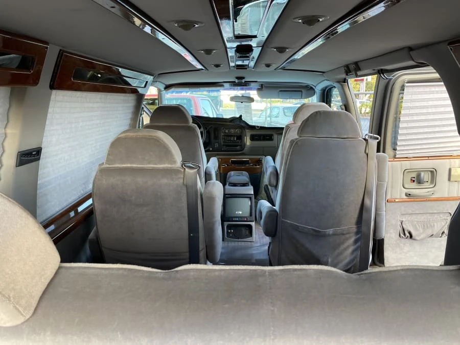 2000 Chevrolet Express - Image 11 of 21