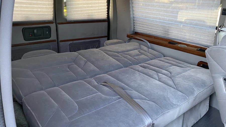 2000 Chevrolet Express - Image 13 of 21