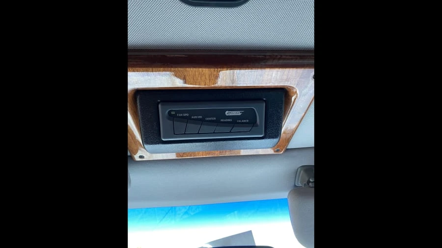 2000 Chevrolet Express - Image 6 of 21
