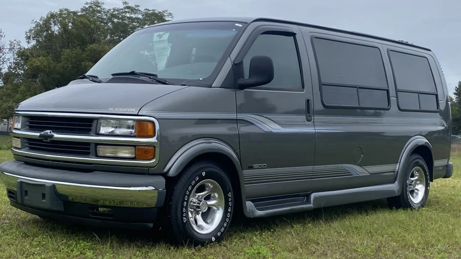 2000 Chevrolet Express - Image 17 of 21