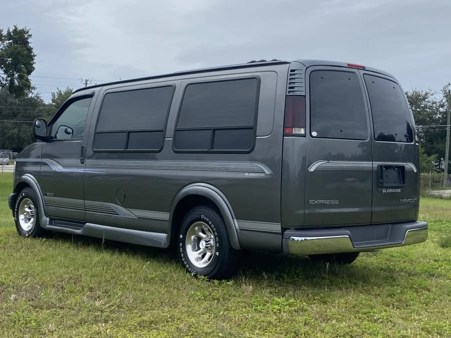 2000 Chevrolet Express - Image 18 of 21