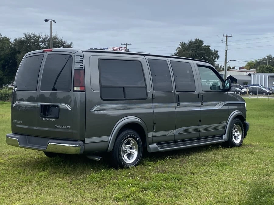 2000 Chevrolet Express - Image 2 of 21