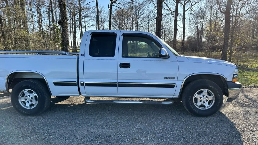 2000 Chevrolet Silverado 1st Gen - Image 2 of 5