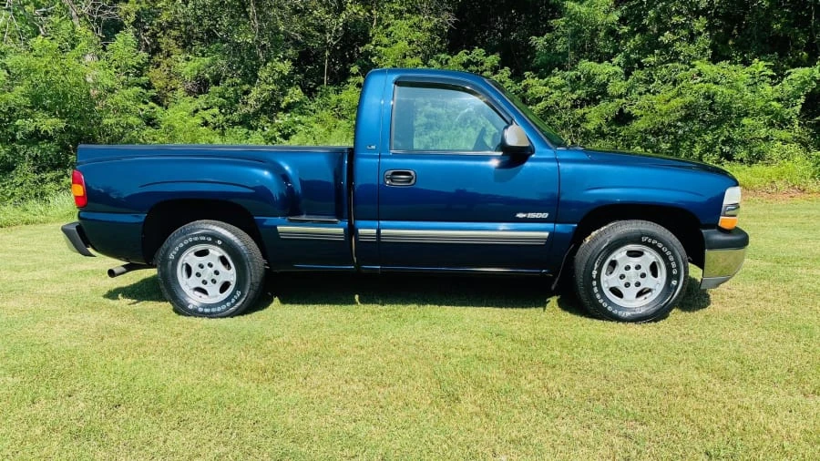 2000 Chevrolet Silverado 1st Gen - Image 9 of 10