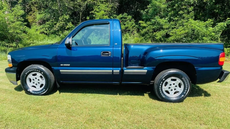2000 Chevrolet Silverado 1st Gen - Image 2 of 10