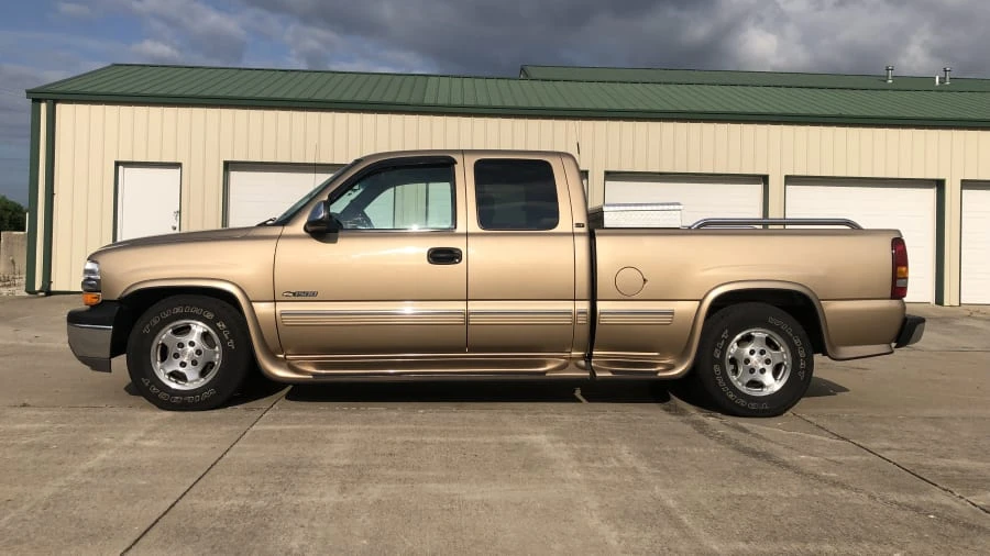 2000 Chevrolet Silverado 1st Gen - Image 2 of 9