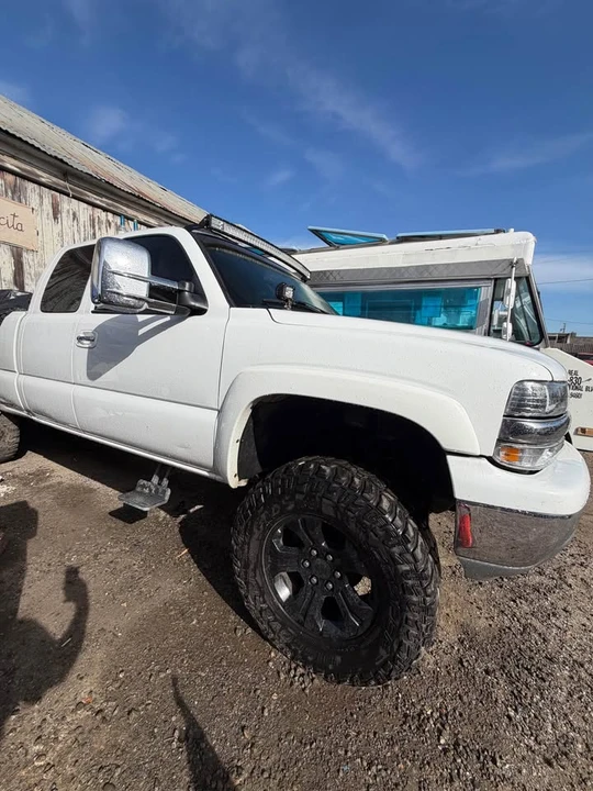 2000 Chevrolet Silverado 1st Gen - Image 3 of 11