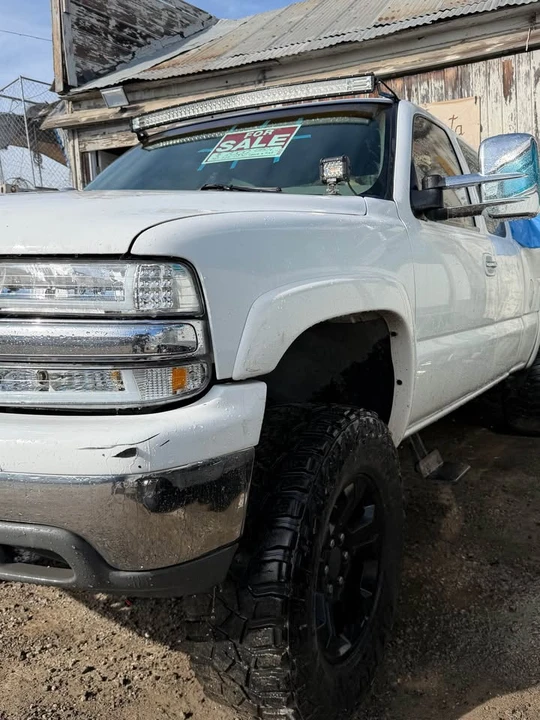 2000 Chevrolet Silverado 1st Gen - Image 2 of 11